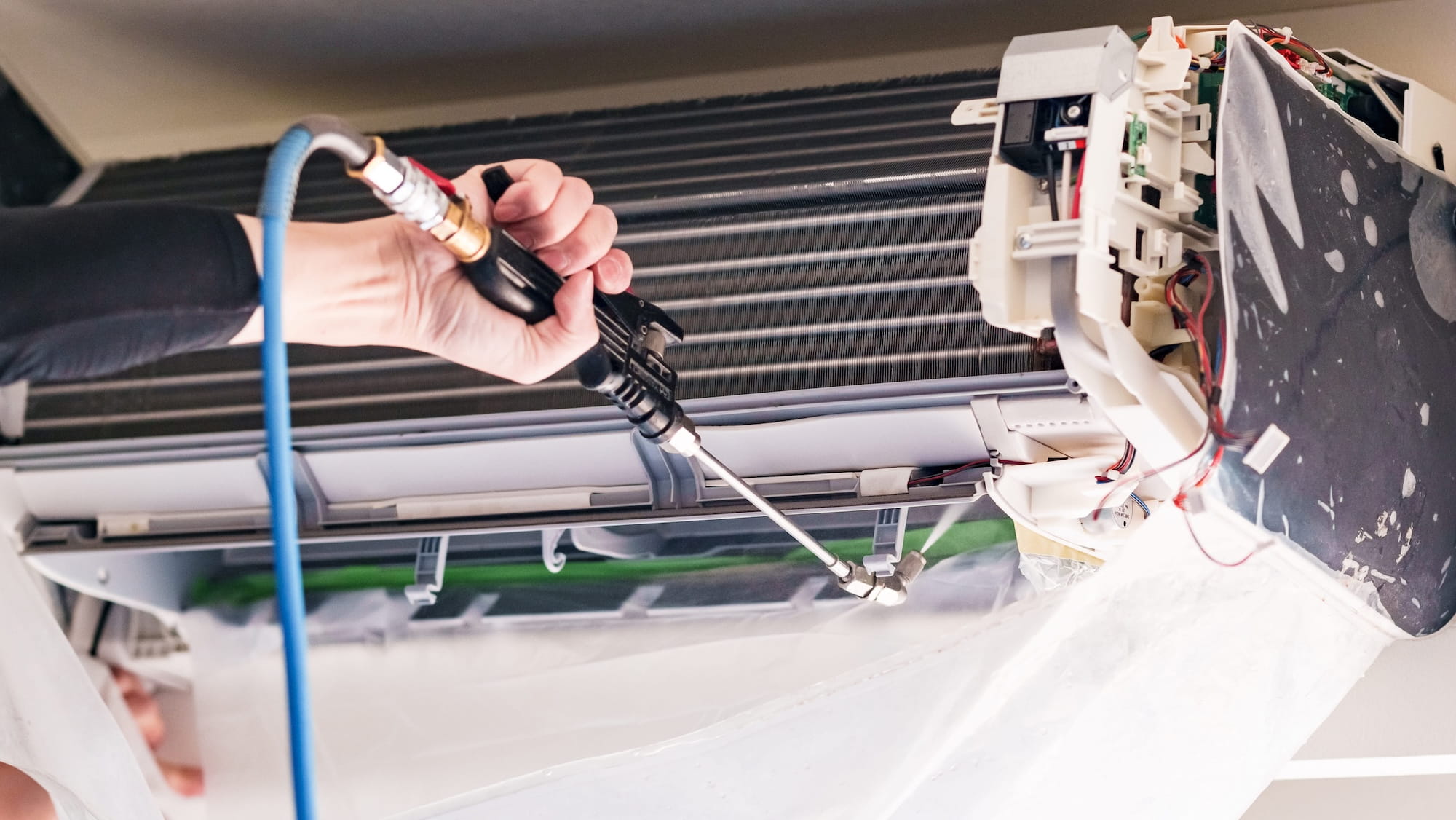 エアコン分解洗浄 イメージ写真